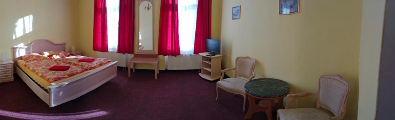 St. Maur Otel Bečov nad Teplou Dış mekan fotoğraf